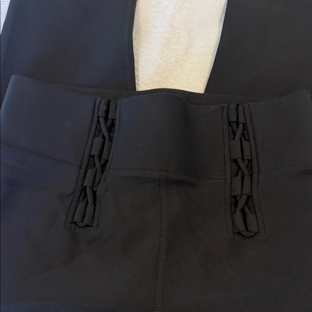 Carbon38 Black High-Waist Active Leggings - Picture 5 of 12
